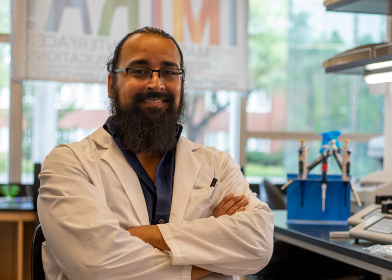 Jorge Munoz smiling in his lab