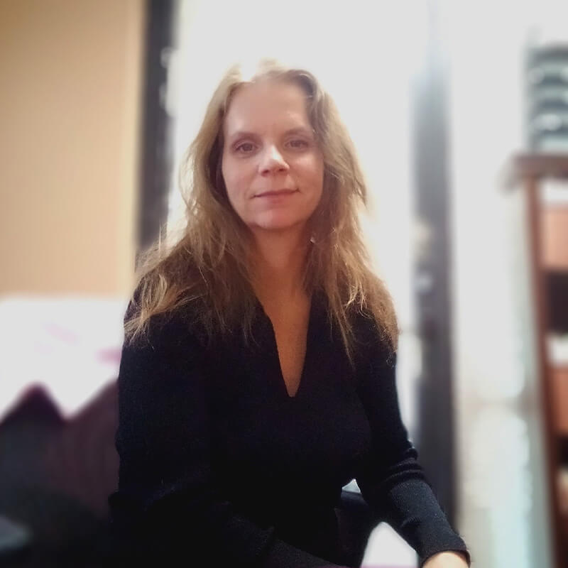 Headshot of Jennifer